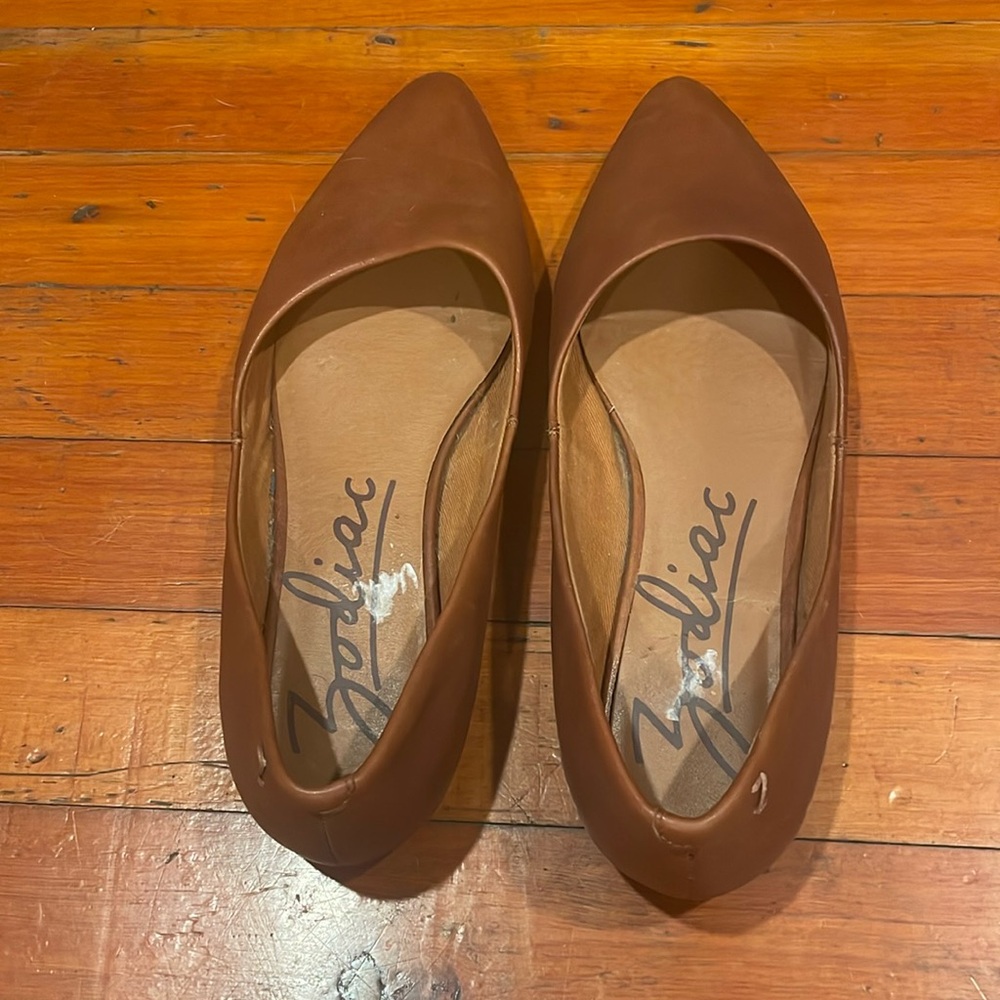 Zodiac brown seize 8 flats